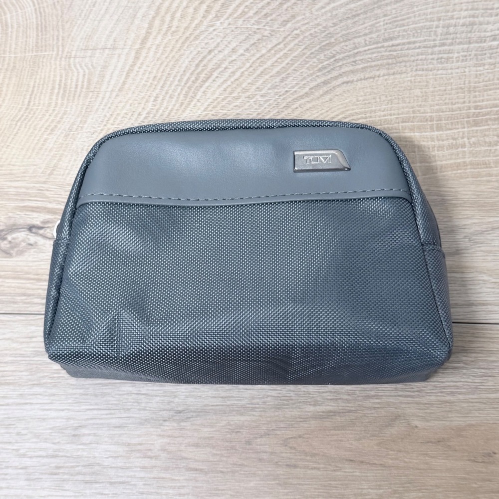 Tumi Toiletry Pouch Unisex OS Gray Travel Case Delta Airline Ballistic Nylon Zip